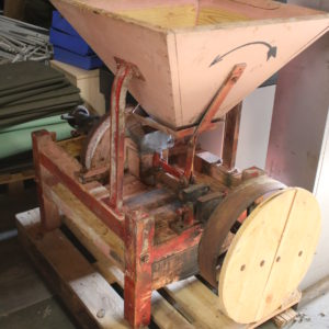 Antike alte Schrotmühle / Getreidemühle DEKO