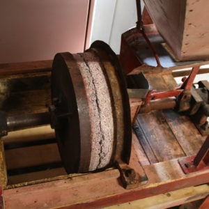 Antike alte Schrotmühle / Getreidemühle DEKO – Bild 3