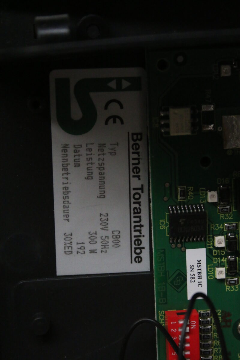 Berner C800 Schiebetorantrieb Torantrieb inkl. Infrarotlichtschranke, Handsender – Bild 5