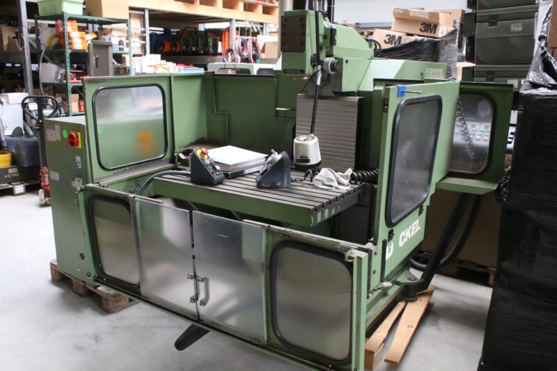 Deckel Maho FP4A Werkzeugmaschine Contour 3 Fräse Fräsmaschine SK40 inkl Doku