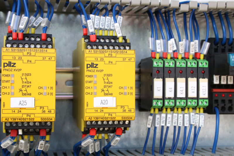 Schaltschrank Innenleben Release Siecherungen Siemens Lenze Simatic – Bild 10