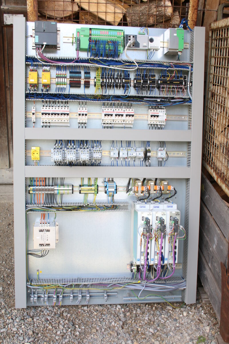 Schaltschrank Innenleben Release Siecherungen Siemens Lenze Simatic