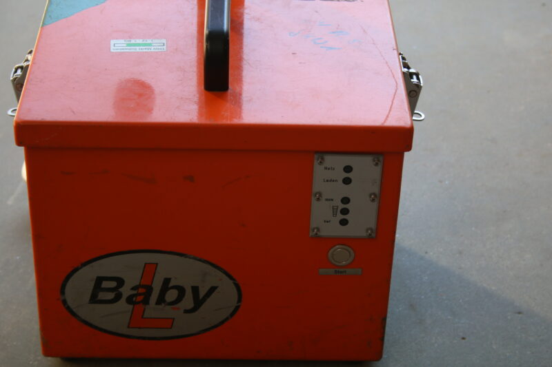 Lehmann Baby-L 12V/230V Halogenstrahler Flutlicht Akkuleuchte Notbeleuchtung THW – Bild 3