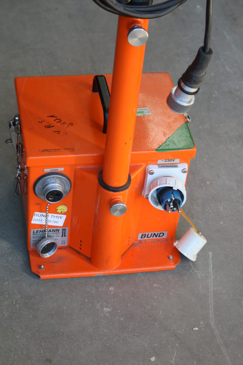 Lehmann Baby-L 12V/230V Halogenstrahler Flutlicht Akkuleuchte Notbeleuchtung THW – Bild 4