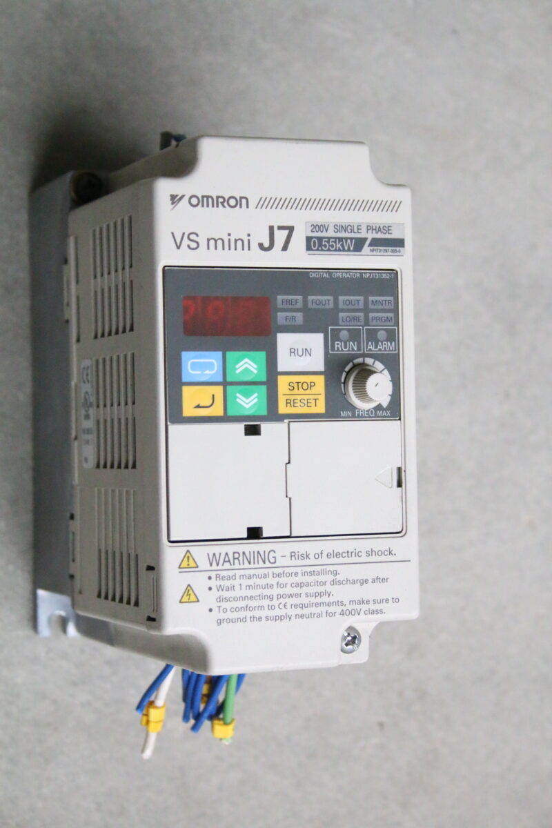 OMRON Vs Mini J7 Frequenzumrichter CIMR-J7AZB0P4 Netzfilter 0.55 kW