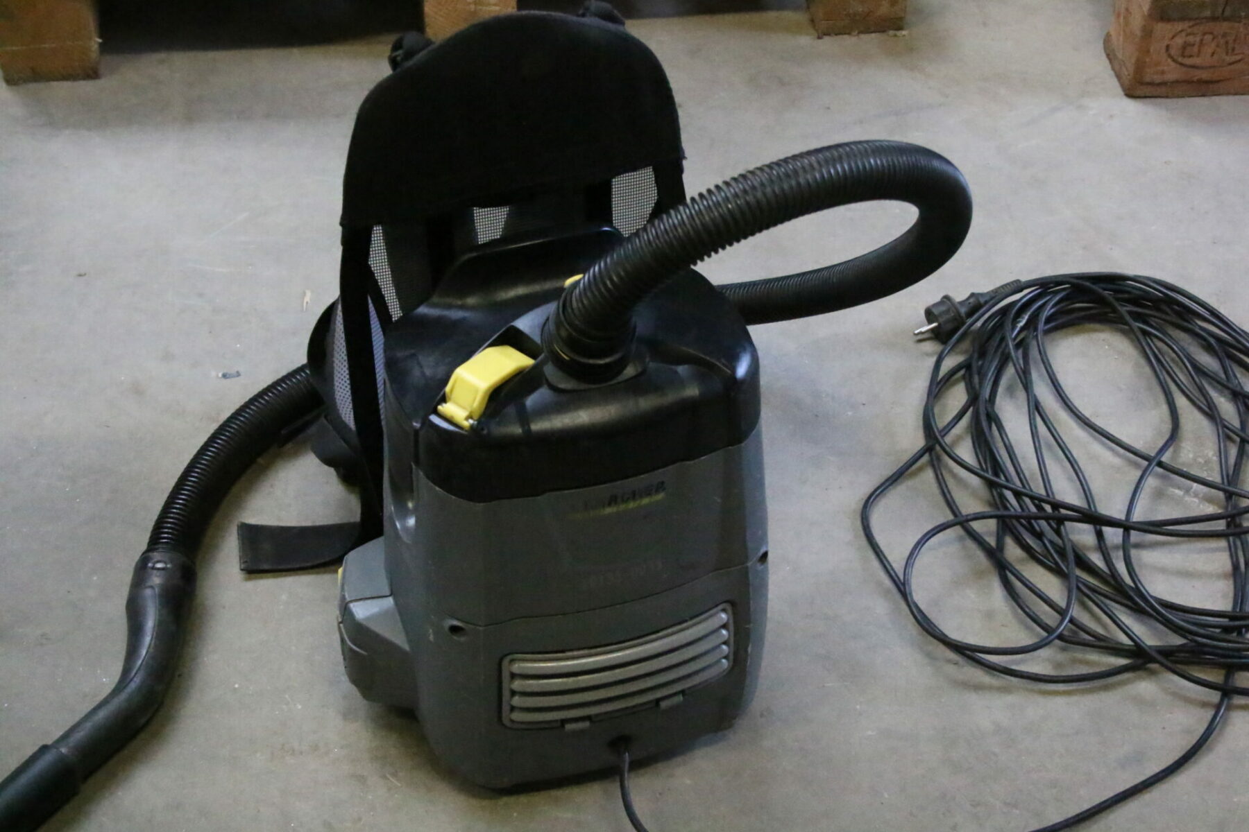 Kärcher BV 5/1 Staubsauger Rucksacksauger Rückenstaubsauger – Bild 2