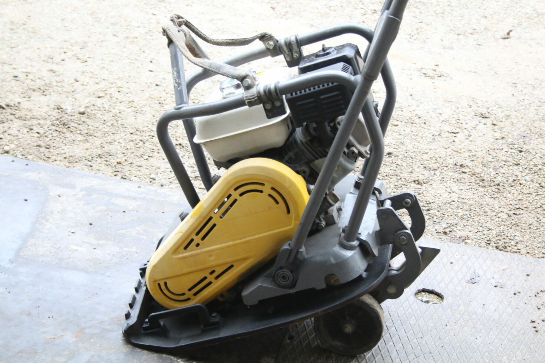 Atlas Copco LF 75 Rüttelplatte Verdichter mit Transporträder – Bild 2