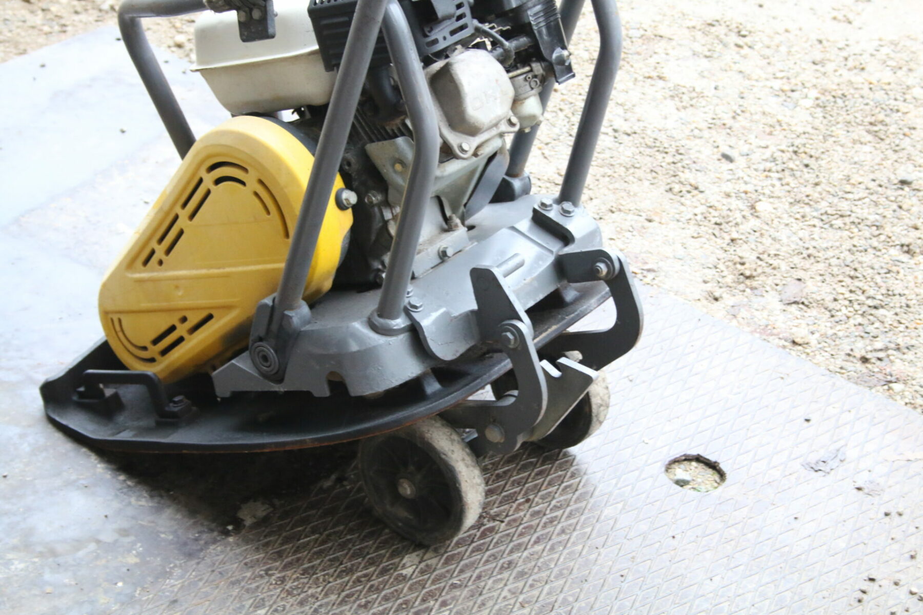 Atlas Copco LF 75 Rüttelplatte Verdichter mit Transporträder – Bild 3