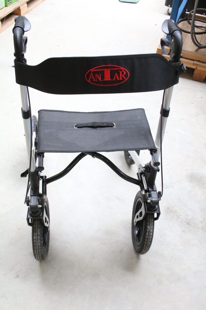 Antar Alu Rollator AT51036 mit Luftbereifung Neuwertig Leicht Laufhilfe Gehhilfe
