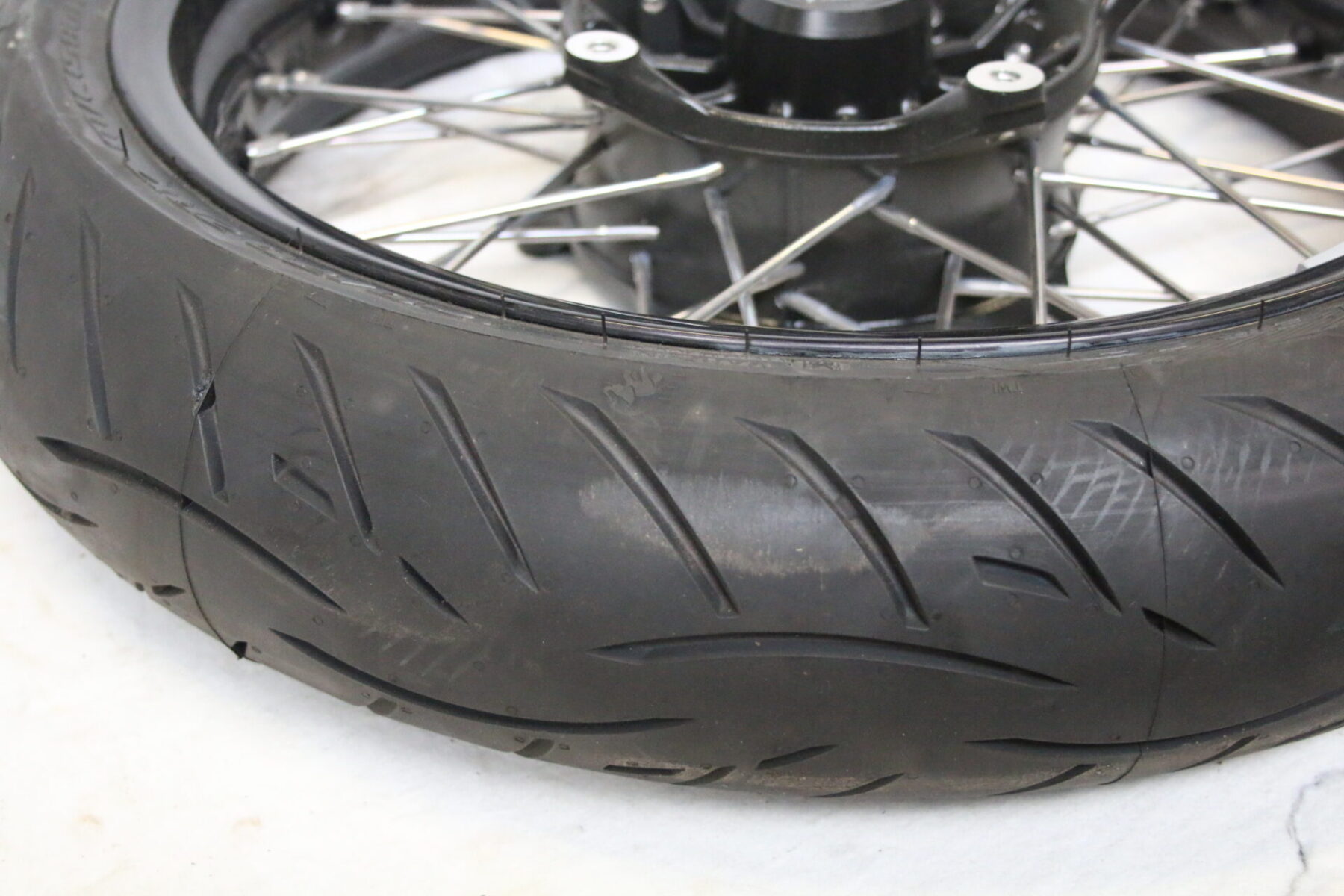 Metzeler Roadtec Z8 120/40 ZR 17 M/C (58W) Reifen Motorradreifen inkl. Felge – Bild 8