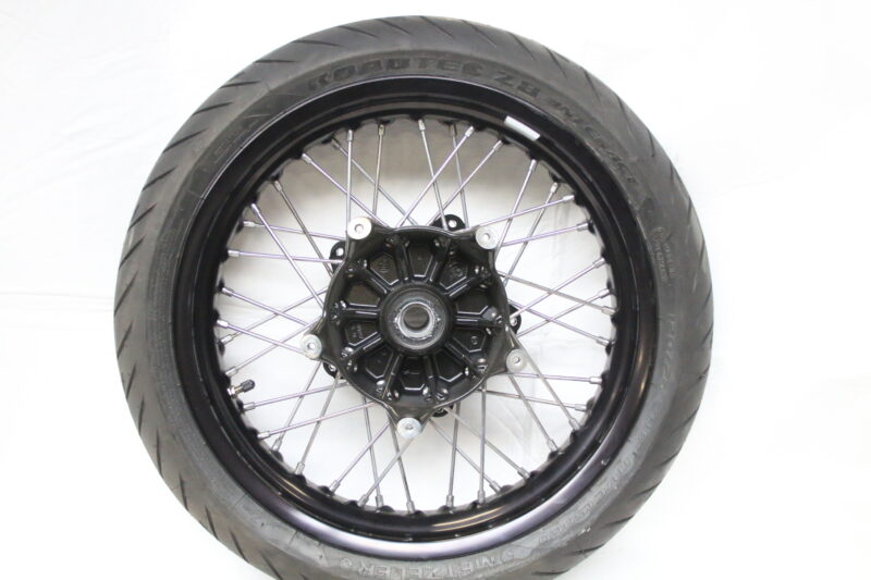 Metzeler Roadtec Z8 120/40 ZR 17 M/C (58W) Reifen Motorradreifen inkl. Felge