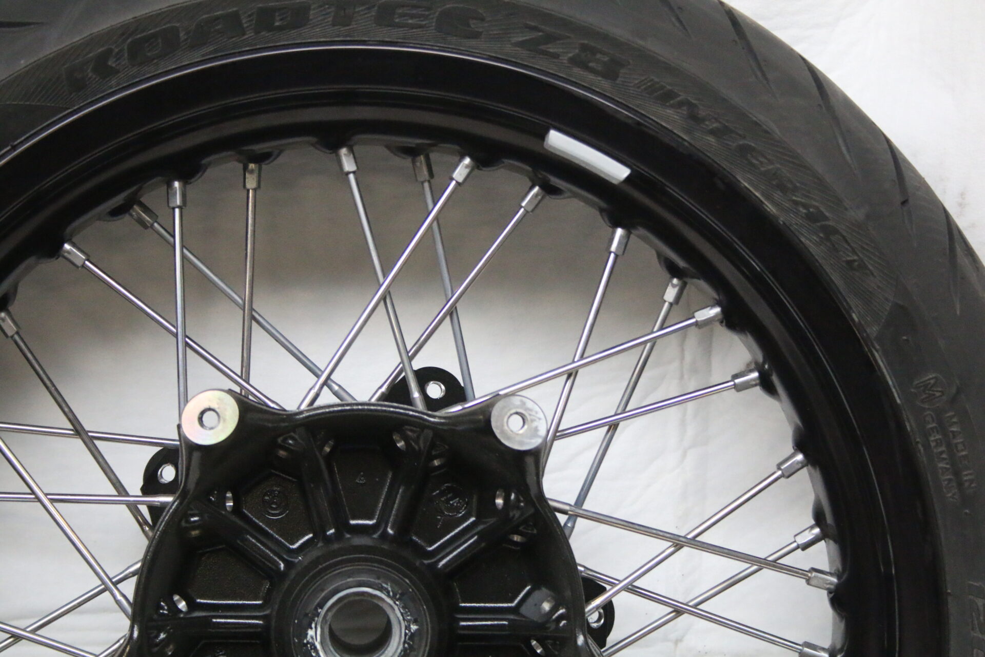 Metzeler Roadtec Z8 120/40 ZR 17 M/C (58W) Reifen Motorradreifen inkl. Felge – Bild 9