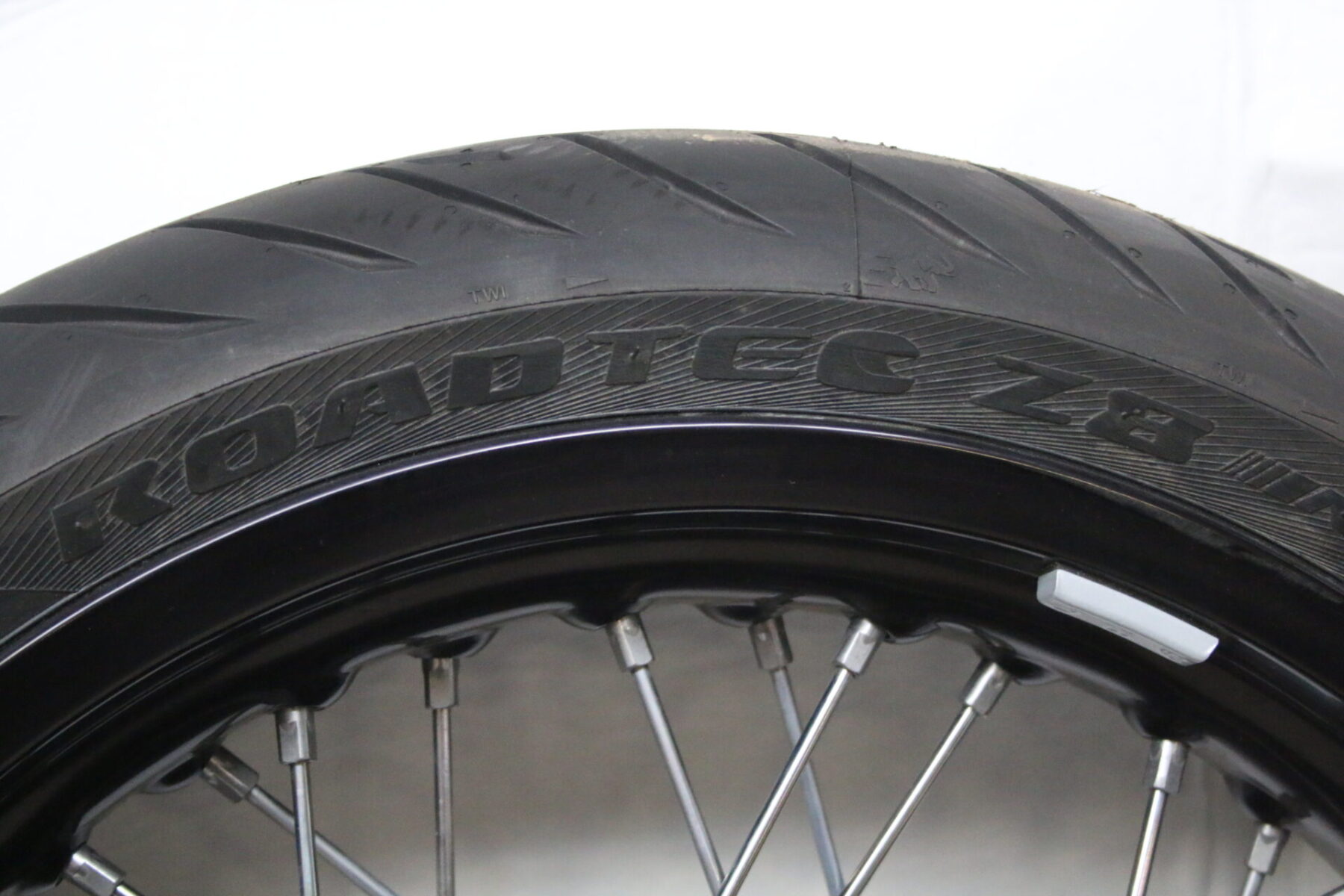 Metzeler Roadtec Z8 120/40 ZR 17 M/C (58W) Reifen Motorradreifen inkl. Felge – Bild 6
