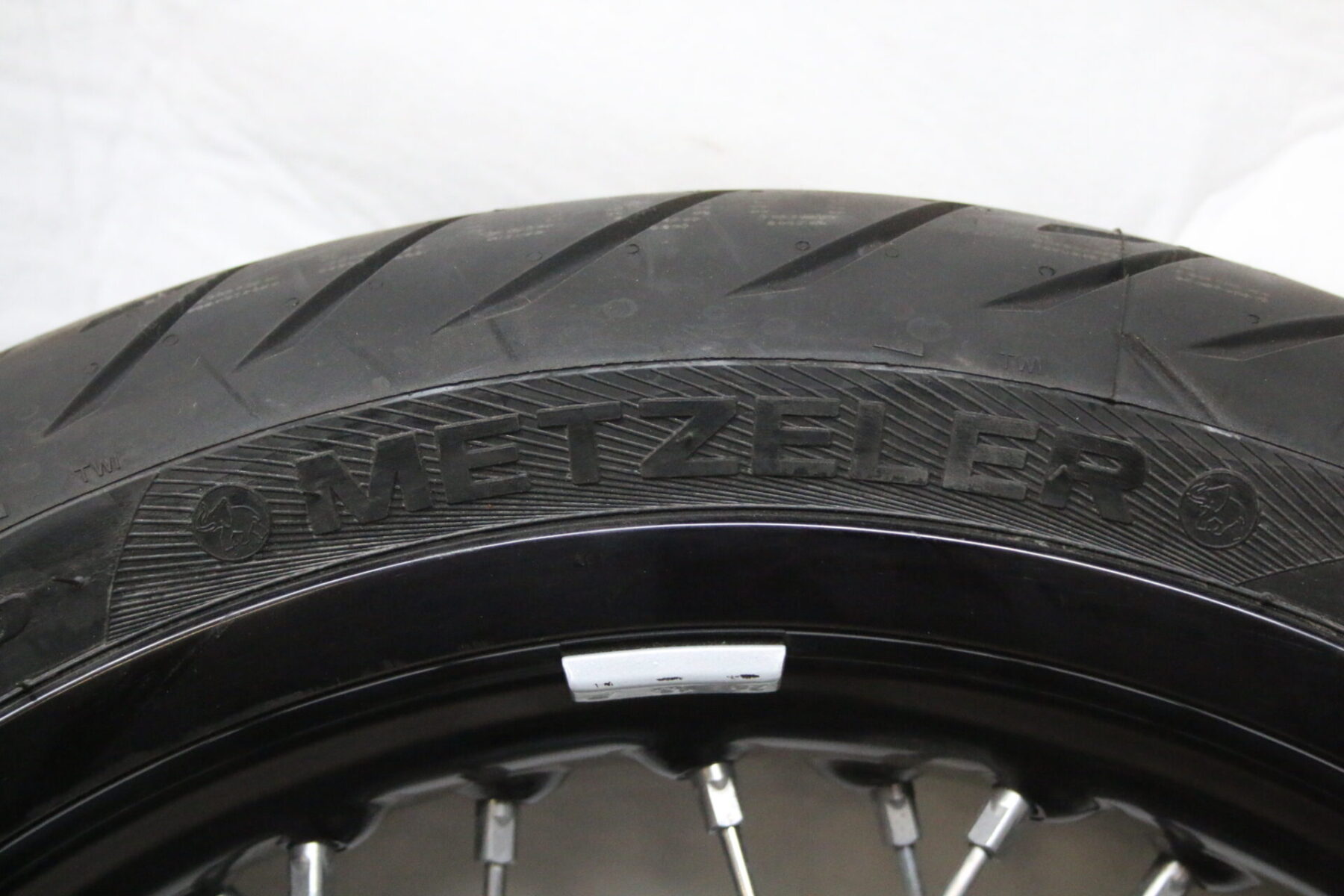 Metzeler Roadtec Z8 120/40 ZR 17 M/C (58W) Reifen Motorradreifen inkl. Felge – Bild 3