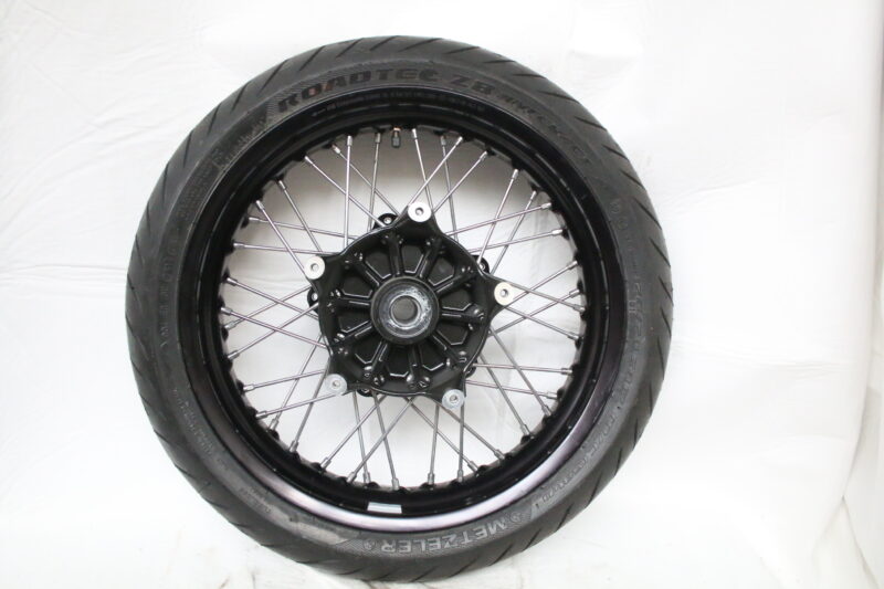 Metzeler Roadtec Z8 120/40 ZR 17 M/C (58W) Reifen Motorradreifen inkl. Felge NR2