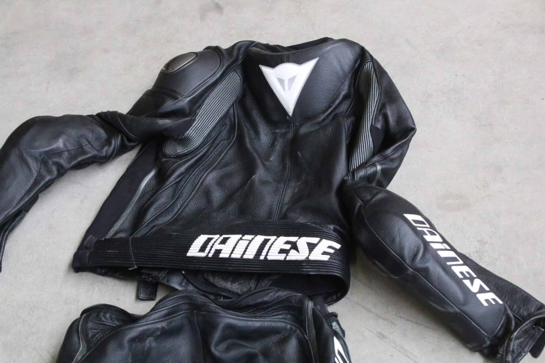 Motorrad Lederkombi Dainese Gr. 110 inkl Trolly Motrorradanzug Kombi – Bild 7
