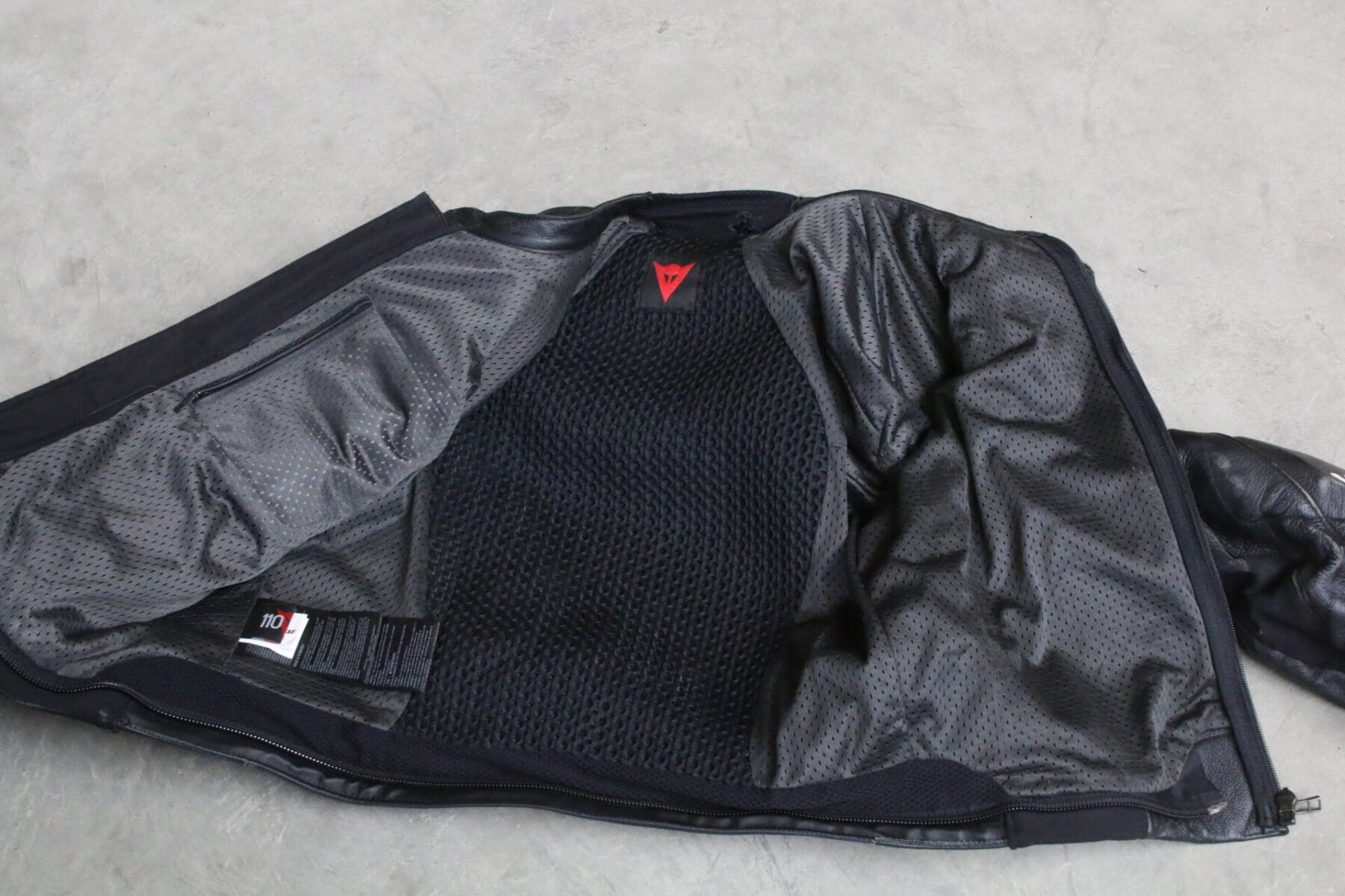 Motorrad Lederkombi Dainese Gr. 110 inkl Trolly Motrorradanzug Kombi – Bild 8