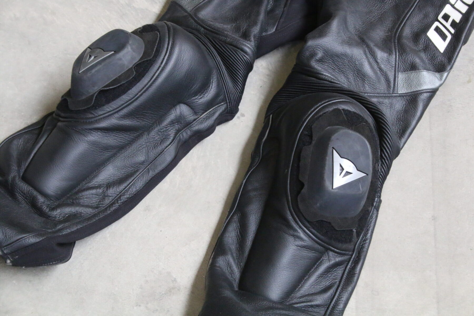 Motorrad Lederkombi Dainese Gr. 110 inkl Trolly Motrorradanzug Kombi – Bild 3