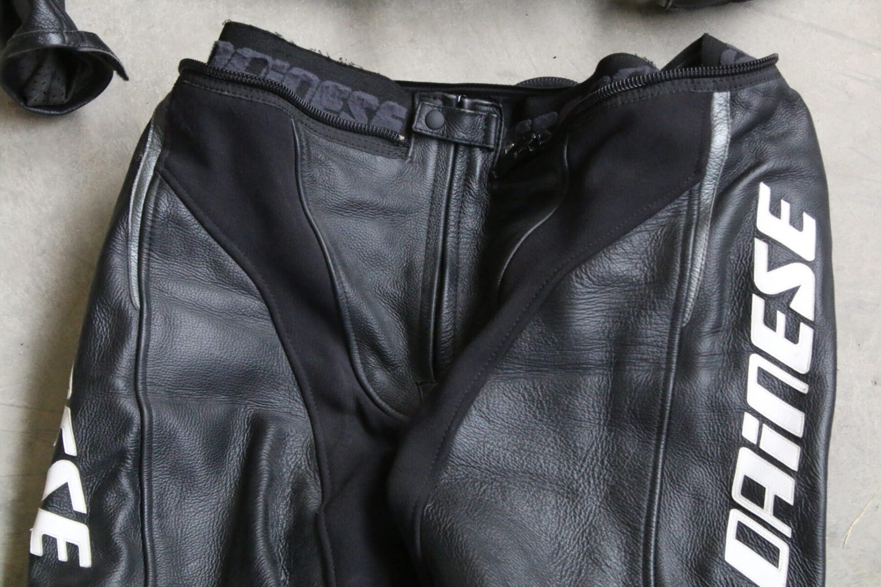 Motorrad Lederkombi Dainese Gr. 110 inkl Trolly Motrorradanzug Kombi – Bild 5