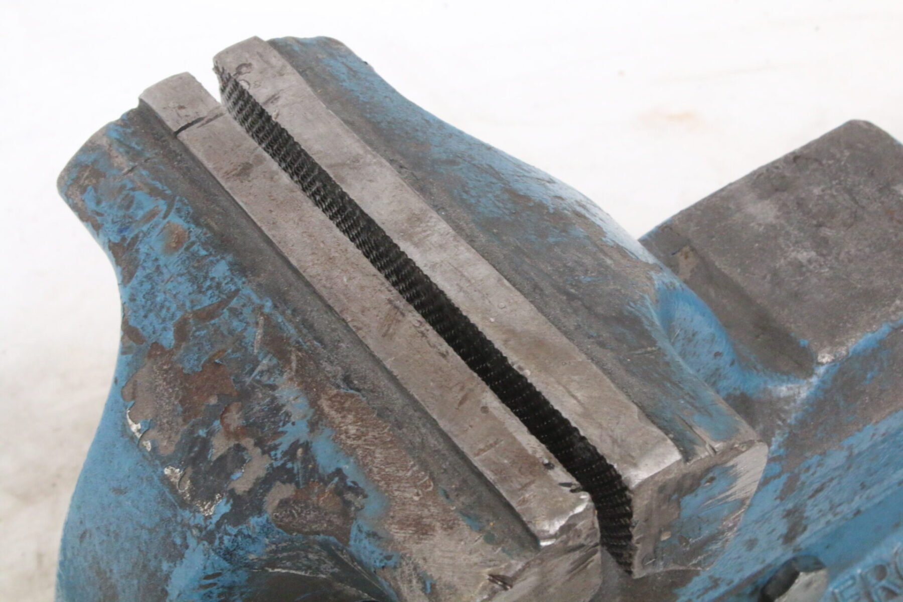 Heuer Front Schraubstock Tischschraubstock Backenbreite 140 mm – Bild 4