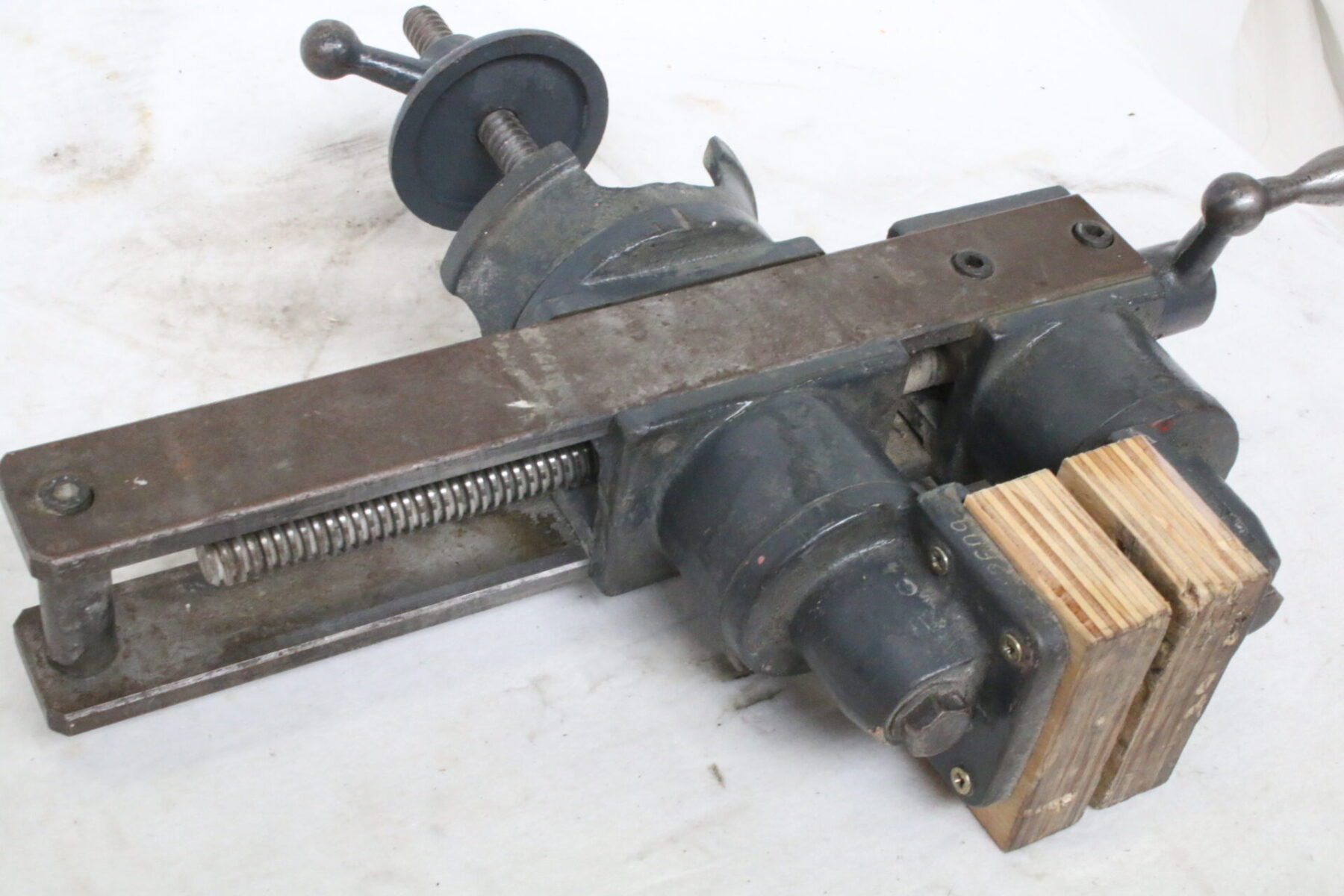 Schraubstock Tischschraubstock Backenbreite 100 mm – Bild 3