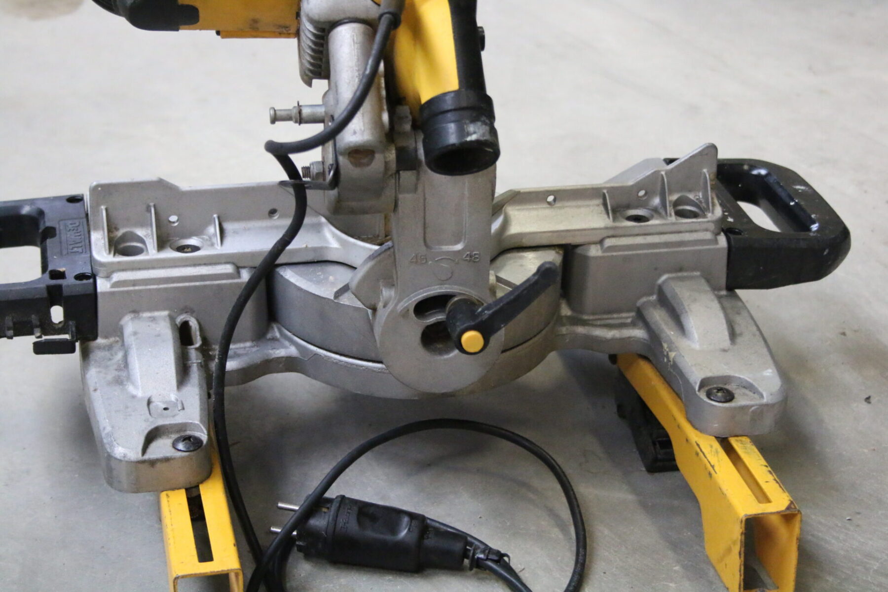 Dewalt DWS774- QS paneelsäge Säge Kappsäge mit Stütze DE7033 XJ – Bild 4