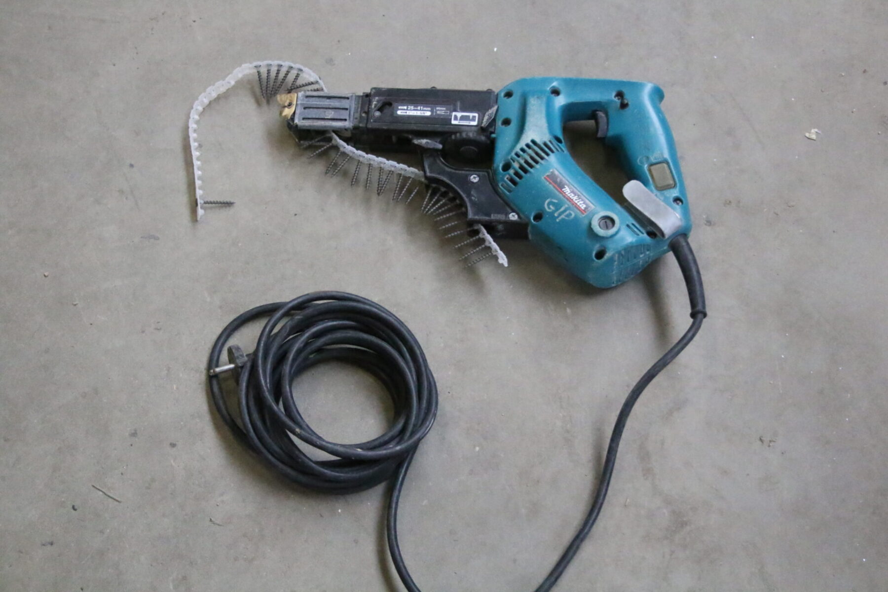 Makita 6833 Magazin Trockenbauschrauber Schrauber