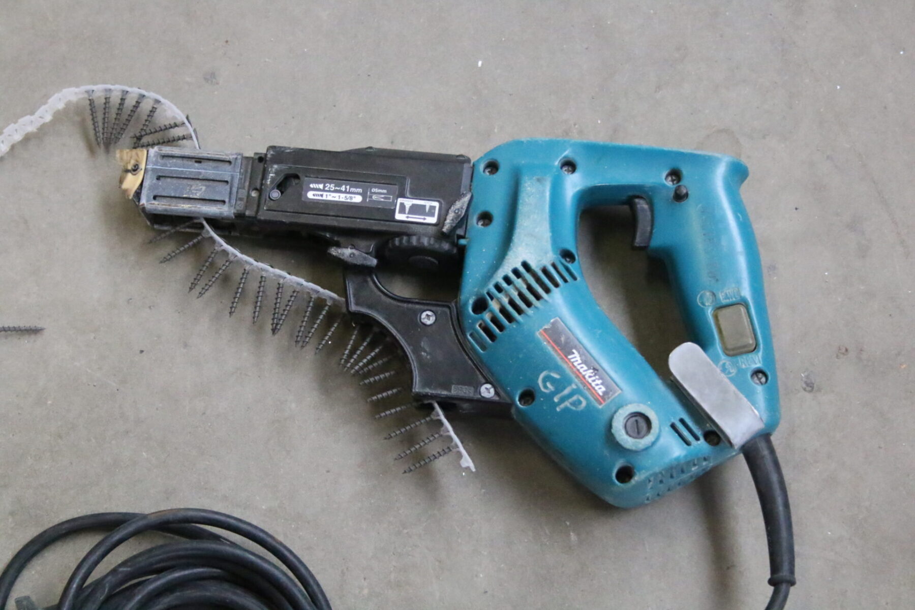 Makita 6833 Magazin Trockenbauschrauber Schrauber – Bild 2