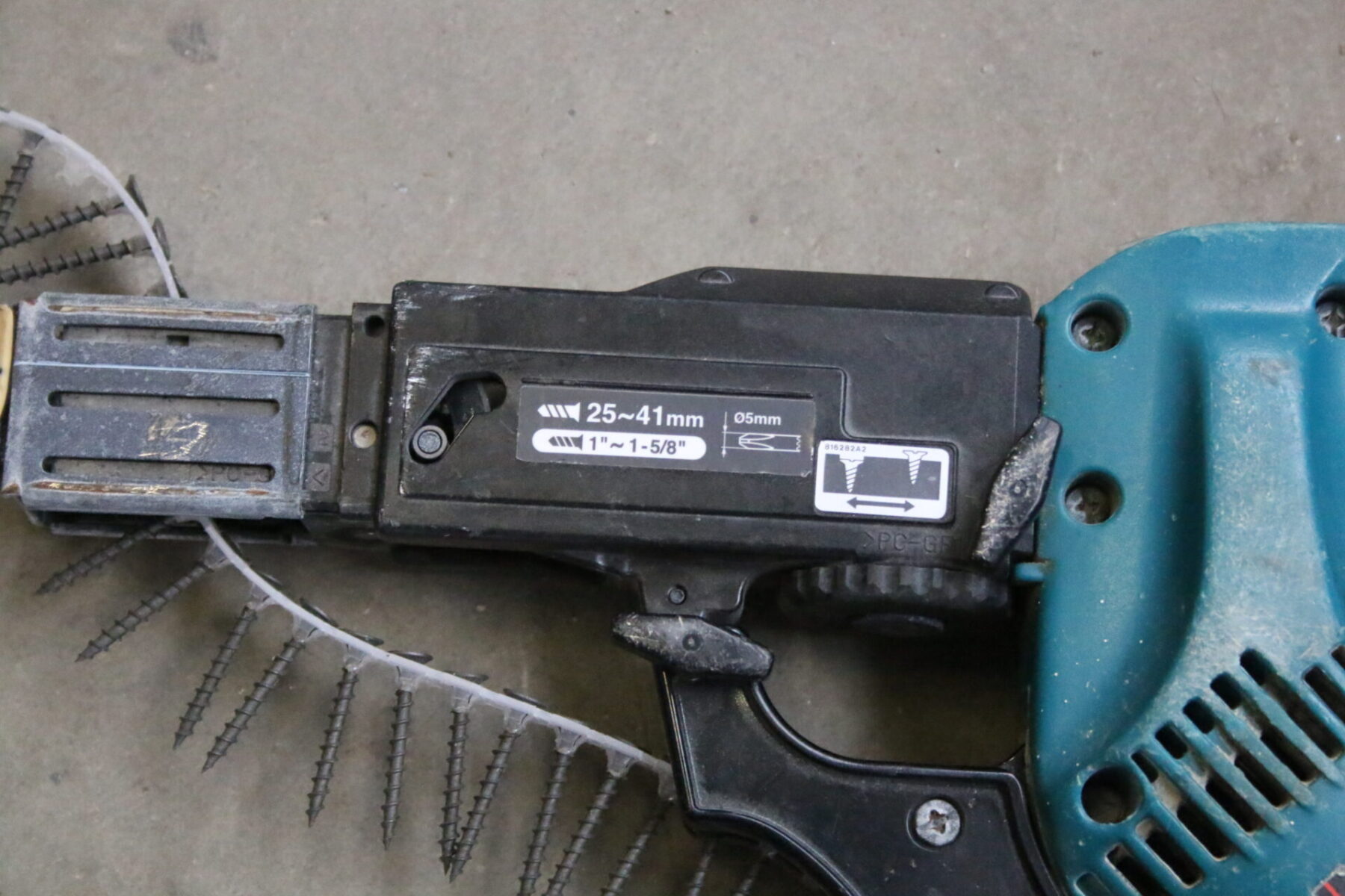 Makita 6833 Magazin Trockenbauschrauber Schrauber – Bild 3