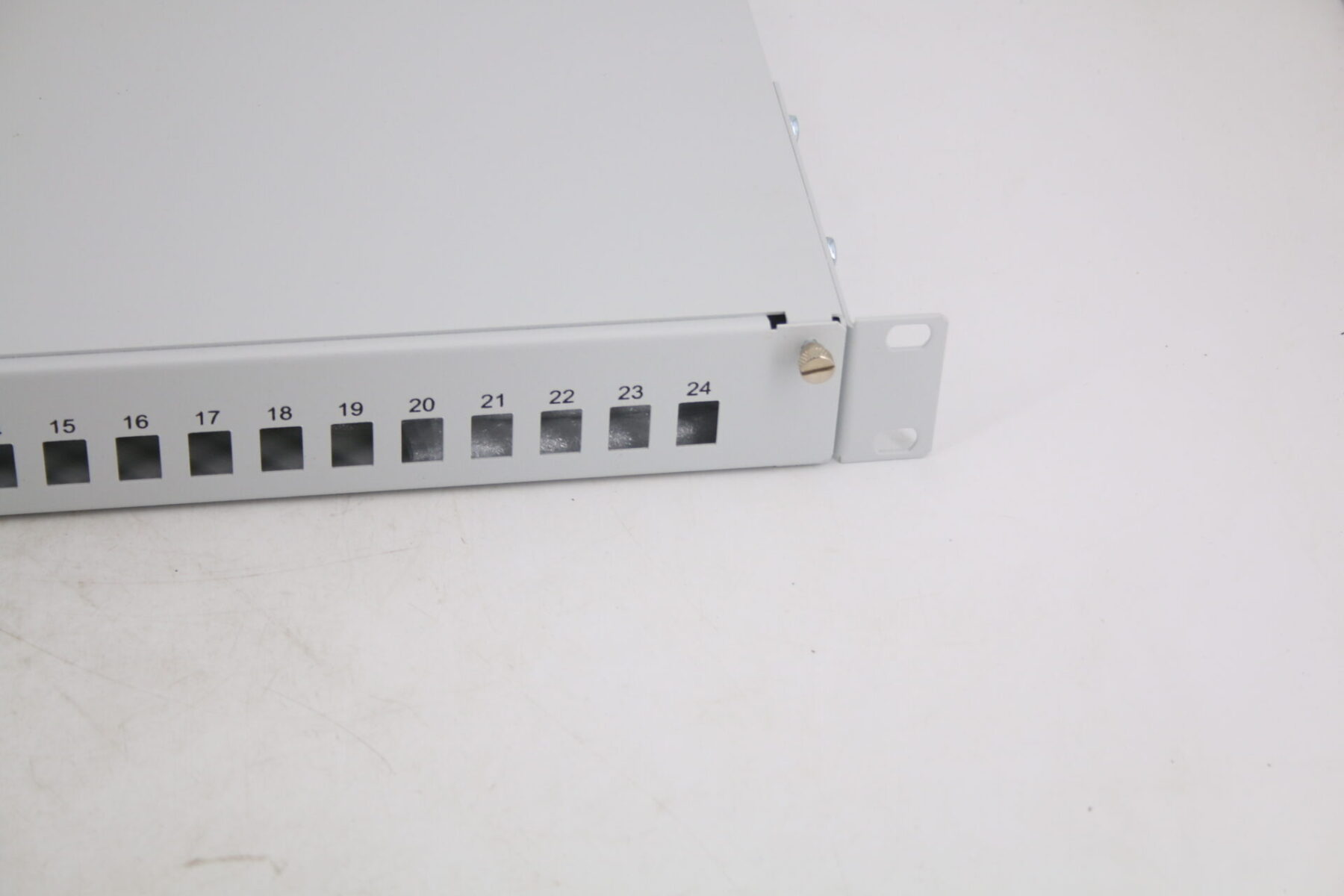 Patchpanel Gehäuse Rack Server 24fach – Bild 3