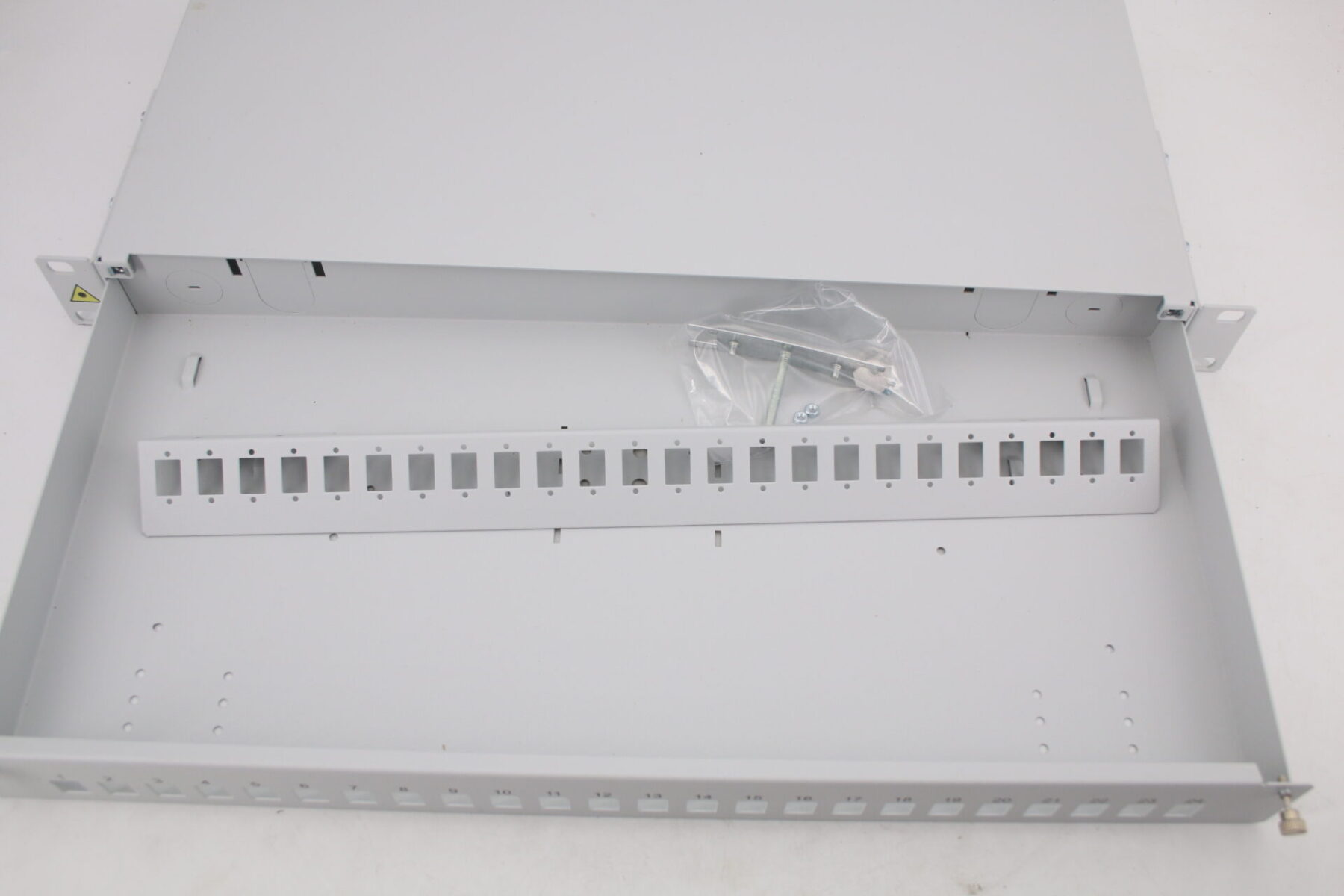 Patchpanel Gehäuse Rack Server 24fach – Bild 2
